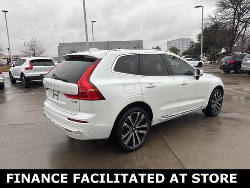 2023 Volvo XC60 B5 Ultimate Bright Theme