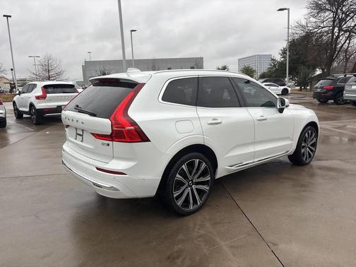 2023 Volvo XC60 B5 Ultimate Bright Theme