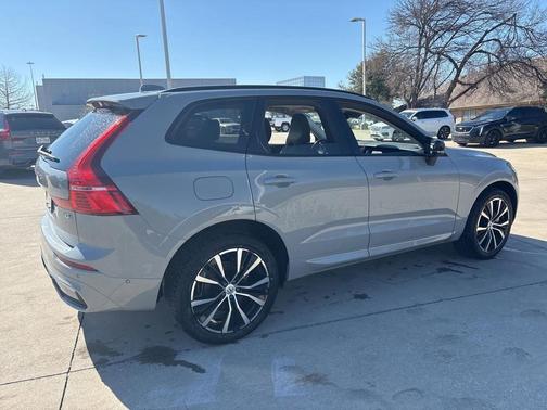 2025 Volvo XC60 B5 Plus