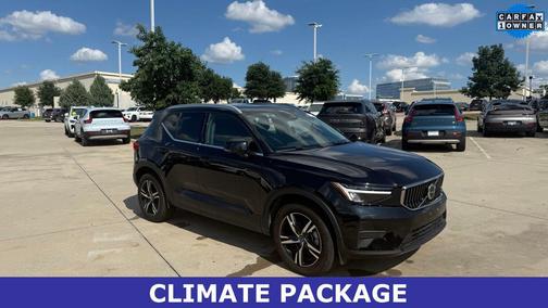 Onyx Black Metallic 2025 Volvo XC40 B5 AWD