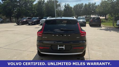 Onyx Black Metallic 2025 Volvo XC40 B5 AWD