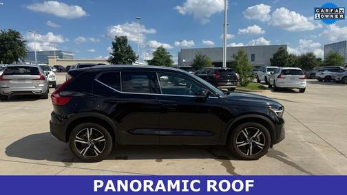 Onyx Black Metallic 2025 Volvo XC40 B5 AWD