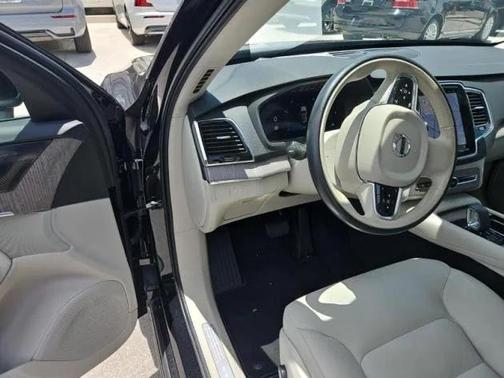 2024 Volvo XC90 B6 Plus Bright Theme