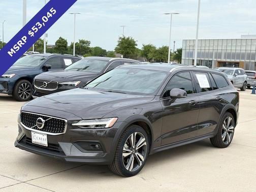 Platinum Gray Metallic 2025 Volvo V60 Cross Country B5 Plus