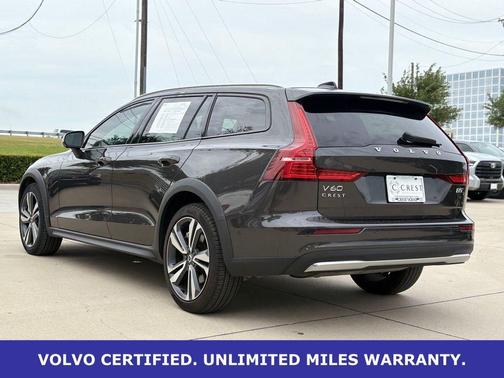 Platinum Gray Metallic 2025 Volvo V60 Cross Country B5 Plus