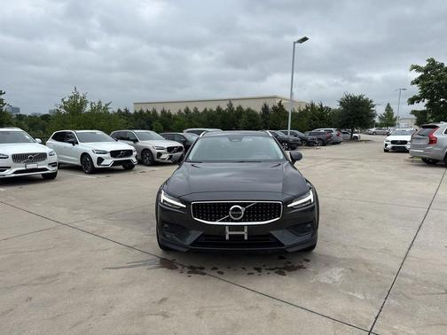 Platinum Gray Metallic 2025 Volvo V60 Cross Country B5 Plus