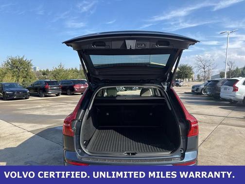 2023 Volvo XC60 B5 Plus Bright Theme