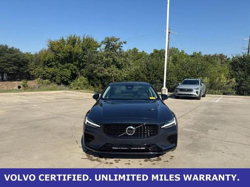 2024 Volvo S60 Recharge Plug-In Hybrid T8 Plus Dark Theme
