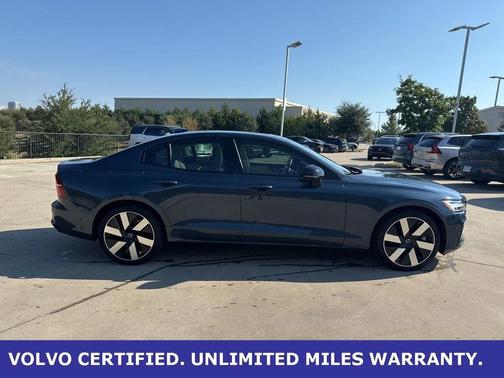 2024 Volvo S60 Recharge Plug-In Hybrid T8 Plus Dark Theme