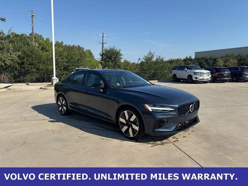 2024 Volvo S60 Recharge Plug-In Hybrid T8 Plus Dark Theme
