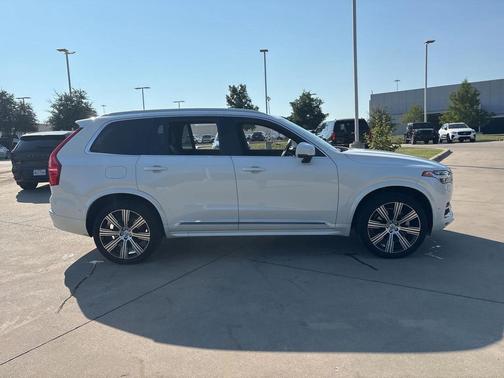 2024 Volvo XC90 B6 Plus Bright Theme
