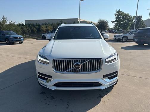 2024 Volvo XC90 B6 Plus Bright Theme