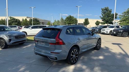 Gray Metallic 2024 Volvo XC60 B5 Plus Dark Theme