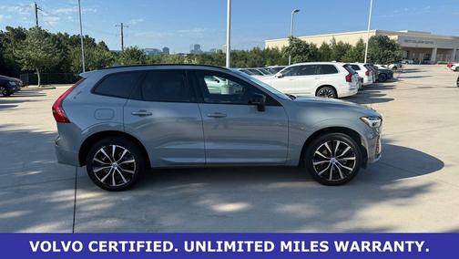 Vapour Gray Metallic 2024 Volvo XC60 B5 Plus Dark Theme