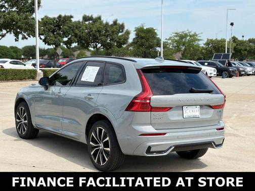 Vapour Gray Metallic 2024 Volvo XC60 B5 Plus Dark Theme