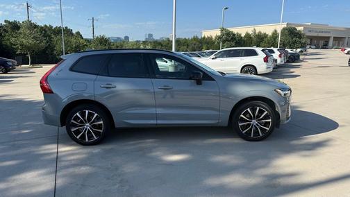 Gray Metallic 2024 Volvo XC60 B5 Plus Dark Theme