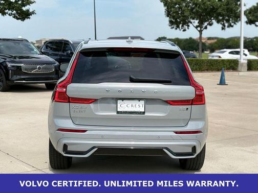 Vapour Gray Metallic 2024 Volvo XC60 B5 Plus Dark Theme