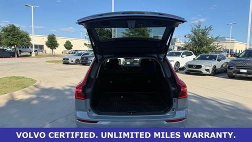Vapour Gray Metallic 2024 Volvo XC60 B5 Plus Dark Theme