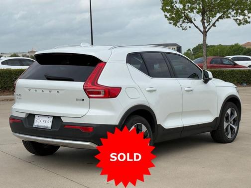 Crystal White Pearl 2025 Volvo XC40 B5 Plus Bright Theme
