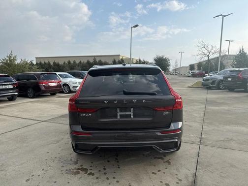 2025 Volvo XC60 B5 Plus