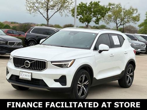 Crystal White Pearl 2025 Volvo XC40 B5 AWD