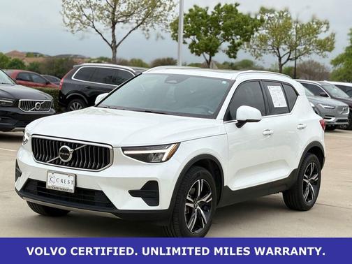 Crystal White Pearl 2025 Volvo XC40 B5 AWD