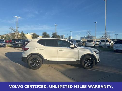 Crystal White Pearl 2025 Volvo XC40 B5 AWD