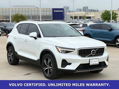 Crystal White Pearl 2025 Volvo XC40 B5 AWD