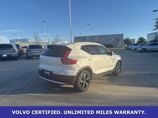 Crystal White Pearl 2025 Volvo XC40 B5 AWD