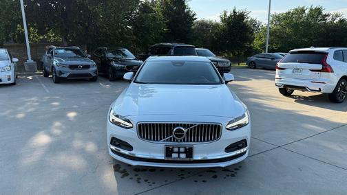 Crystal White 2023 Volvo S90 Ultimate