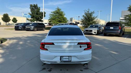 Crystal White 2023 Volvo S90 Ultimate