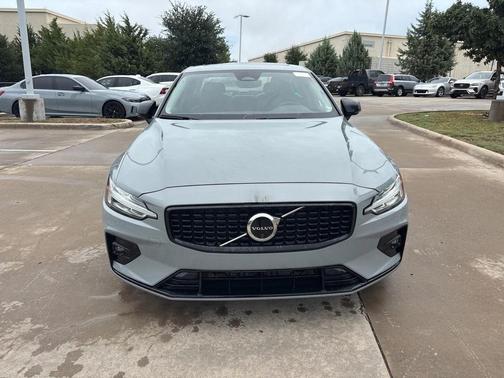 2025 Volvo S60 Plus Dark Theme