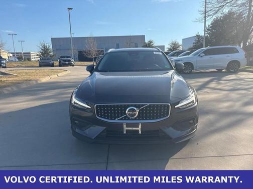 2025 Volvo V60 Cross Country B5 Plus