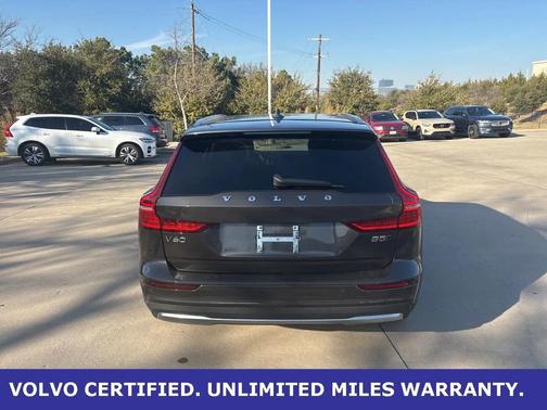 2025 Volvo V60 Cross Country B5 Plus