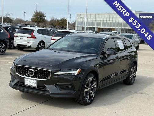2025 Volvo V60 Cross Country B5 Plus