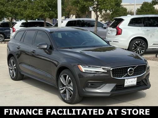2025 Volvo V60 Cross Country B5 Plus