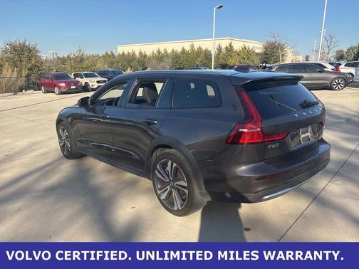 2025 Volvo V60 Cross Country B5 Plus