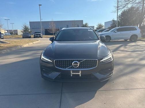 2025 Volvo V60 Cross Country B5 Plus