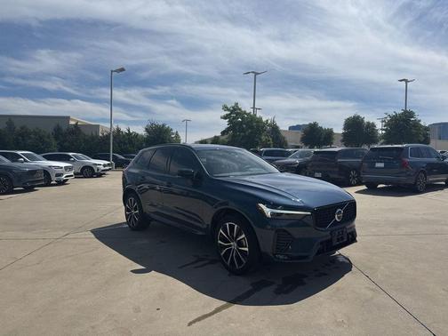 Denim Blue Metallic 2024 Volvo XC60 B5 Plus Dark Theme