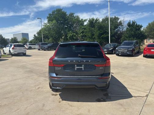Denim Blue Metallic 2024 Volvo XC60 B5 Plus Dark Theme