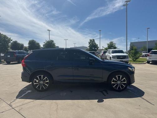 Denim Blue Metallic 2024 Volvo XC60 B5 Plus Dark Theme