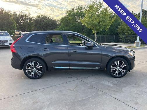 Platinum Gray Metallic 2023 Volvo XC60 B5 Ultimate Bright Theme