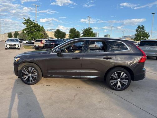 2023 Volvo XC60 B5 Ultimate Bright Theme