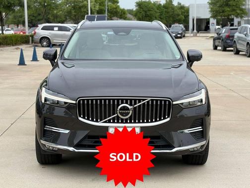 Platinum Gray Metallic 2023 Volvo XC60 B5 Ultimate Bright Theme