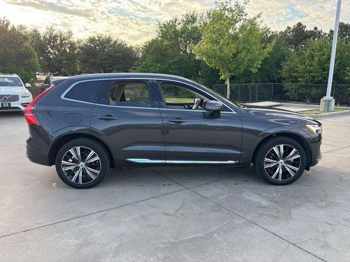 2023 Volvo XC60 B5 Ultimate Bright Theme