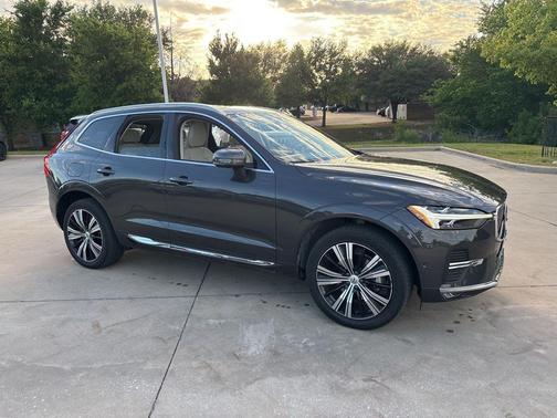 2023 Volvo XC60 B5 Ultimate Bright Theme