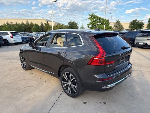 2023 Volvo XC60 B5 Ultimate Bright Theme