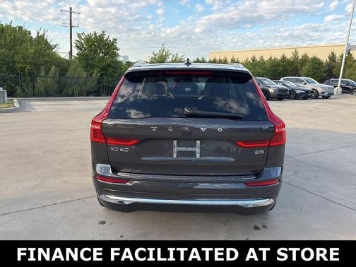 Platinum Gray Metallic 2023 Volvo XC60 B5 Ultimate Bright Theme