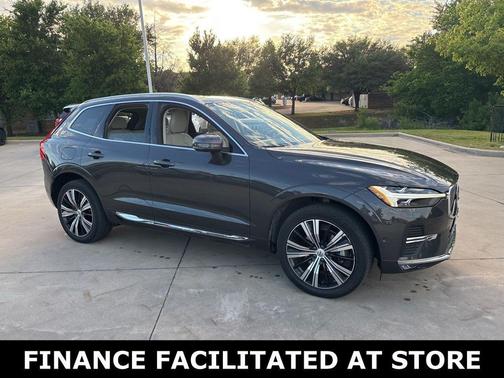 Platinum Gray Metallic 2023 Volvo XC60 B5 Ultimate Bright Theme