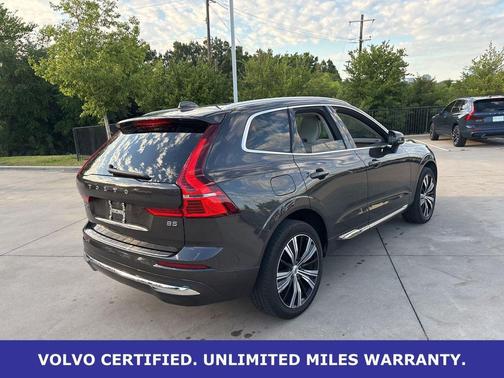 Platinum Gray Metallic 2023 Volvo XC60 B5 Ultimate Bright Theme